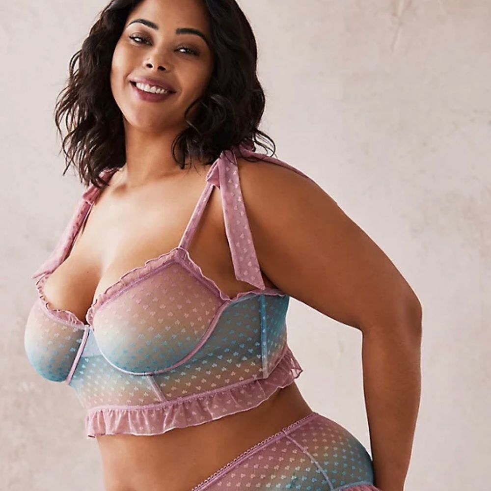 Torrid Heart Mesh Ruffle Underwire Bra size 5 30/32 Seaside Gradient with Bows